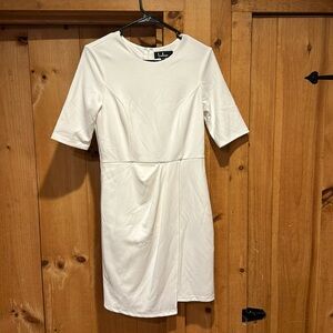 Flattering white Lulu’s Sz Medium short dress perfect for brides, barely worn.